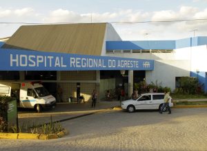 Motociclista tem fratura exposta após colisão com carro na PE-095, em Caruaru