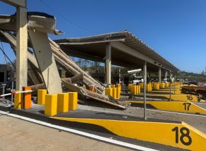 Motorista não tentou frear antes de derrubar cobertura de pedágio no interior de SP, diz testemunha
