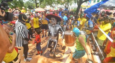 Mucha Lucha bota foliões para 'brigar' em ringue no carnaval de Olinda