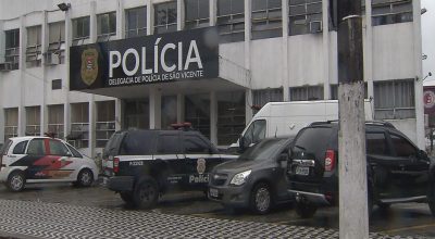 Mulher é presa após invadir casa do ex e esfaquear atual companheira dele no litoral de SP