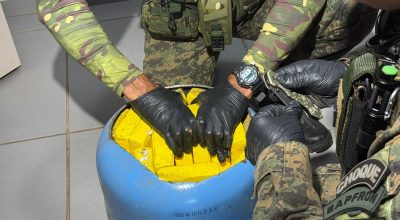 Mulher é presa com 22 kg de cocaína escondidos em botija de gás no Acre; VÍDEO
