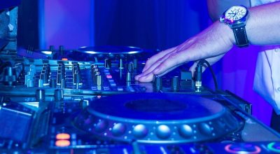 Oficinas gratuitas de DJ e storymaker têm vagas abertas no DF; veja como participar