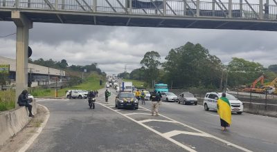 PM prende suspeito de feminicídio em praça de pedágio de Arujá