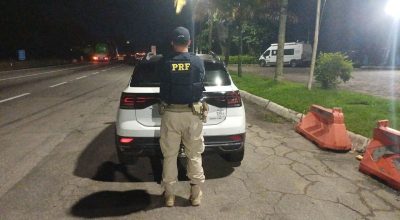 PRF prende mulher com carro clonado na Via Dutra, em Barra Mansa