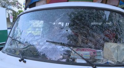 Passageiro é baleado dentro de ônibus em meio a confronto entre policiais e bandidos no Rio
