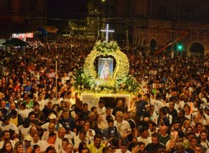 Romaria dos Homens reúne 1,2 milhão de fiéis sob chuva
