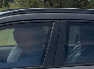 Tarcísio visita Bolsonaro na Papudinha em meio a discussões sobre candidatura da direita em 2026