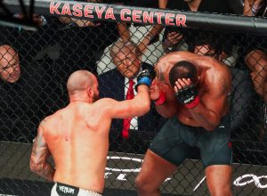 Trump assiste ao UFC em Miami enquanto negociação no Paquistão fracassa