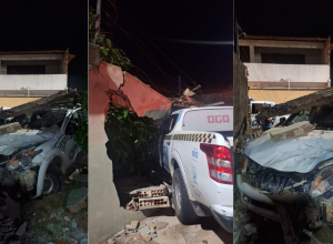 Viatura da PM bate em muro de casa durante perseguição no PI; suspeito foge