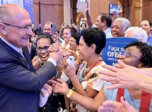 Alckmin cobra neutralidade da Justiça Eleitoral durante visita a Aparecida