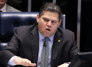 Alcolumbre promulga fim da escala 6x1 e nova regra para agentes de saúde nesta sexta