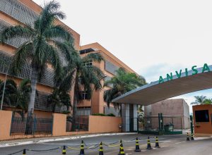 Anvisa proíbe comercialização de picolé com melatonina e suplemento proteico