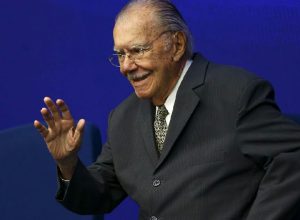 Após nove dias internado, ex-presidente José Sarney recebe alta médica em São Luís