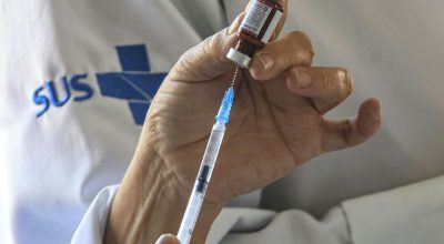 Bebês a partir de seis semanas passam a ter acesso à vacina Menquadfi contra meningite no Brasil