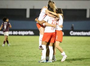 Bragantino vence Ferroviária e larga na frente nas quartas da Copa do Brasil