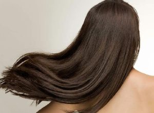 Cabelo alinhado sem química: a técnica caseira que ganha espaço na rotina de cuidados