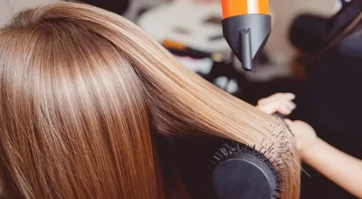 Cabelo com progressiva: guia prático para prolongar o efeito liso e a saúde dos fios