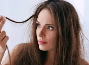 Cabelos com frizz: conheça quatro óleos naturais para alinhar os fios e selar cutículas