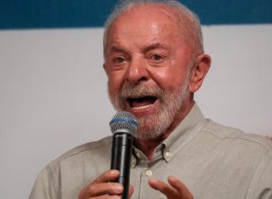 Campanha de Lula aceita acordo proposto por Flávio para abrir sigilos