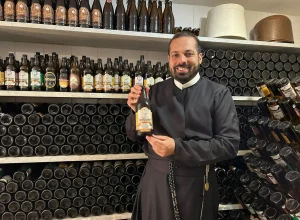 Cervejaria Hofbauer produz receita centenária europeia no porão da Igreja da Glória em Juiz de Fora