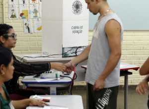 Consciência e democracia: por que jovens e idosos fazem questão de votar em 2026