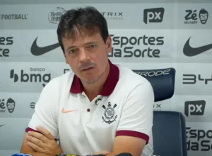 Corinthians define futuro de Fernando Diniz após sequência negativa no Brasileirão