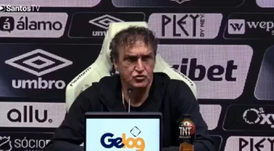 Cuca permanece no comando do Santos após eliminação na Sul-americana