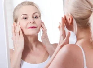 Cuidados com a pele: entenda como ativos cosméticos auxiliam na produção de colágeno