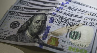 Dólar retoma patamar de R$ 5 em dia de ajuste no mercado financeiro brasileiro