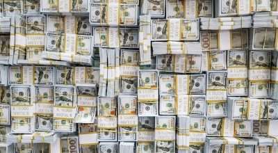 Dólar sobe e se aproxima de R$ 5,20 em dia de instabilidade nos mercados globais