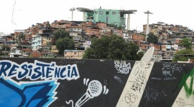 Educação e mobilidade urbana guiam as prioridades de eleitores nas favelas do Rio