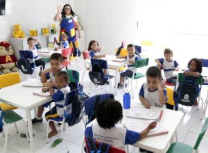 Escolas iniciam escolha de livros didáticos para a educação infantil do triênio 2026-2029