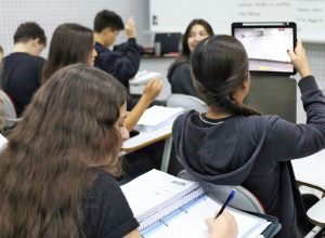 Estudantes nascidos em março e abril recebem parcela do Pé-de-meia nesta terça-feira