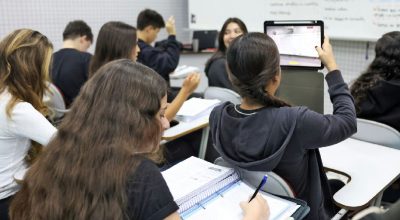 Estudantes nascidos em março e abril recebem parcela do Pé-de-meia nesta terça-feira