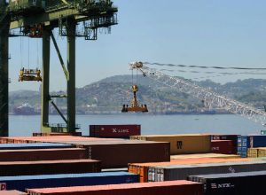 Exportações de petróleo, soja e minério levam balança comercial a superávit de US$ 7,4 bi em agosto