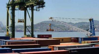 Exportações de petróleo, soja e minério levam balança comercial a superávit de US$ 7,4 bi em agosto