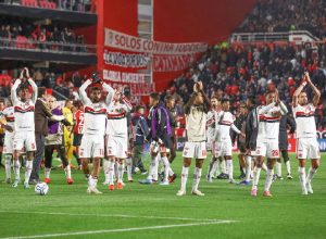 Flamengo empata sem gols com Estudiantes e decide vaga na final da Libertadores no Maracanã