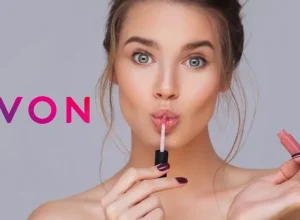Gloss da Avon com ácido hialurônico promete volume e hidratação por menos de R$ 45