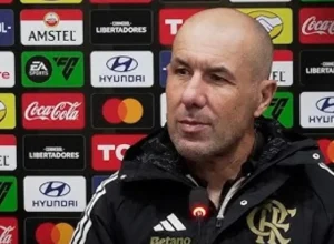 Leonardo Jardim define data de saída do Flamengo e futuro gera incertezas