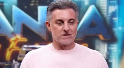Luciano Huck recebe oração em gravação na Rocinha e comenta proteção espiritual