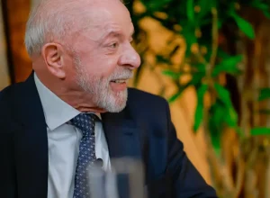 Lula anuncia entrega de pedido de quebra de sigilo ao tribunal superior eleitoral