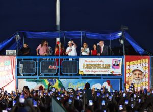Lula classifica fuga de Flávio Bolsonaro para os Estados Unidos como ato vergonhoso e cobra a Justiça