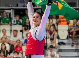 Maria Clara Pacheco conquista ouro em Paris e amplia domínio no taekwondo mundial