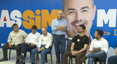 Mateus Simões detalha planos para saúde e educação em encontro com prefeitos
