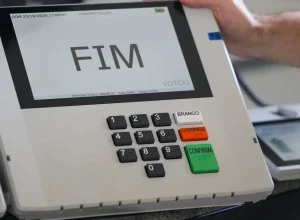 Menor abstenção em duas décadas marca segundo turno das eleições com 2,9 milhões a menos de faltosos