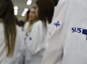 Ministério da Saúde prorroga contratos de 676 médicos especialistas no SUS