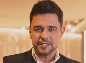 Nelson Motta relembra atrito com Zezé Di Camargo e dispara críticas sobre postura do cantor