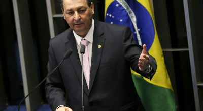 Omar Aziz barra 36 emendas da oposição que visavam preservar a escala 6x1 na PEC das 40 horas