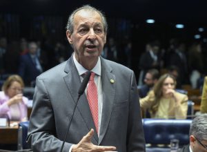 Omar Aziz vence segundo turno e assume o governo do Amazonas com 59,96% dos votos