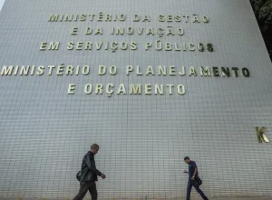Plano para 2027 prevê remanejar R$ 20 bilhões para incentivos econômicos sem romper o teto
